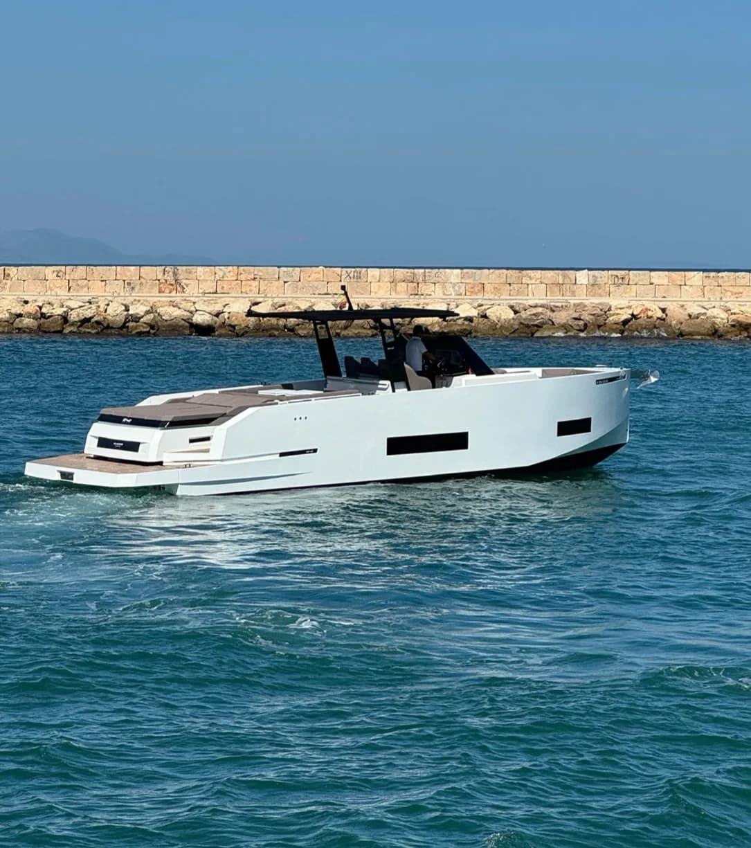 De Antonio D42 – CAMMON en Dénia — vista exterior
